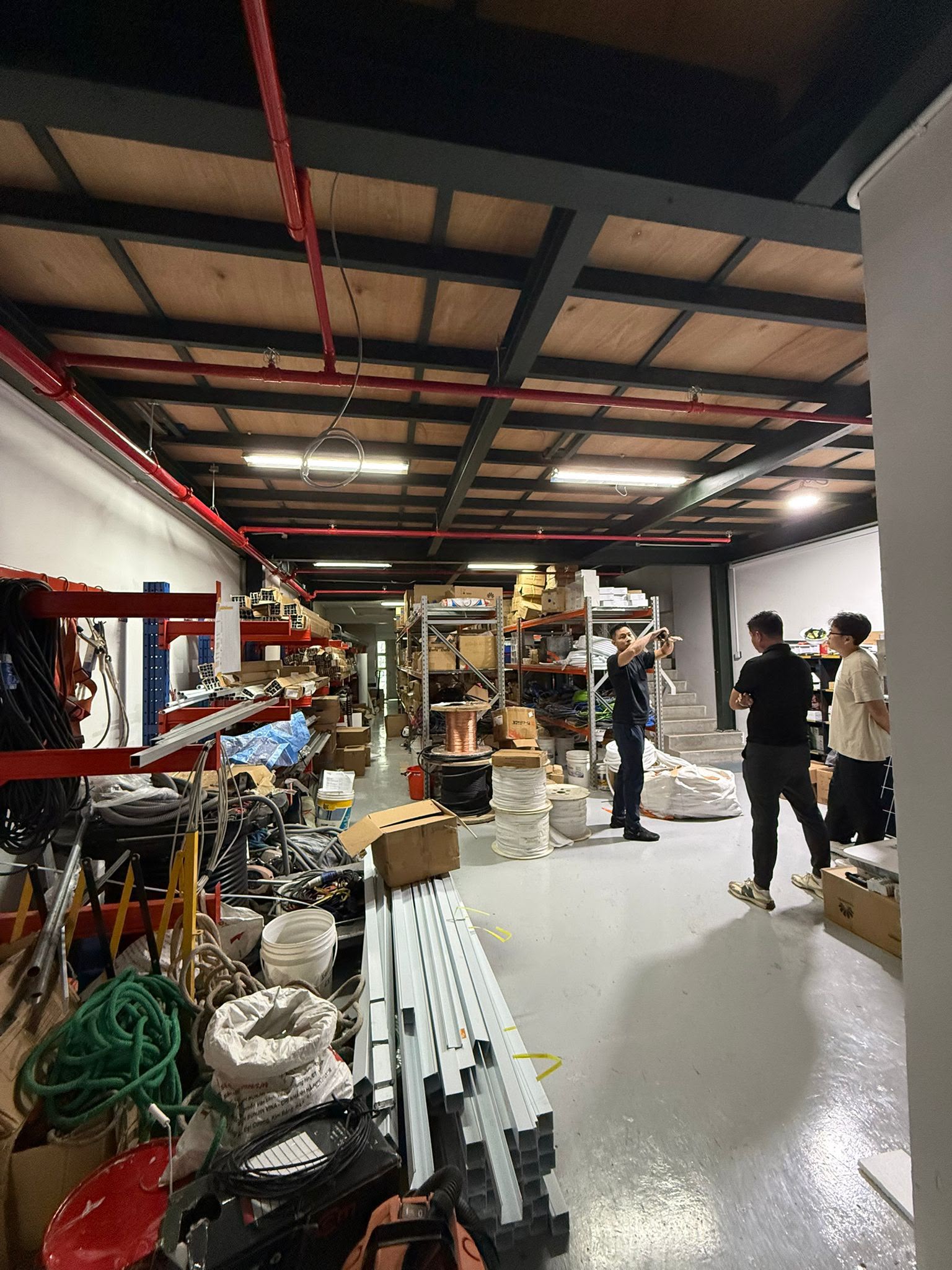 Steel elements beneath the FOMO Energy mezzanine during site activity